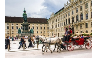 HÚSVÉTI HANGOLÓDÁS BÉCSBEN - SISI NYOMÁBAN