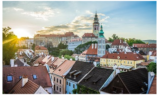 AZ ÖTSZIRMÚ RÓZSA ÜNNEPE CESKY KRUMLOVBAN 